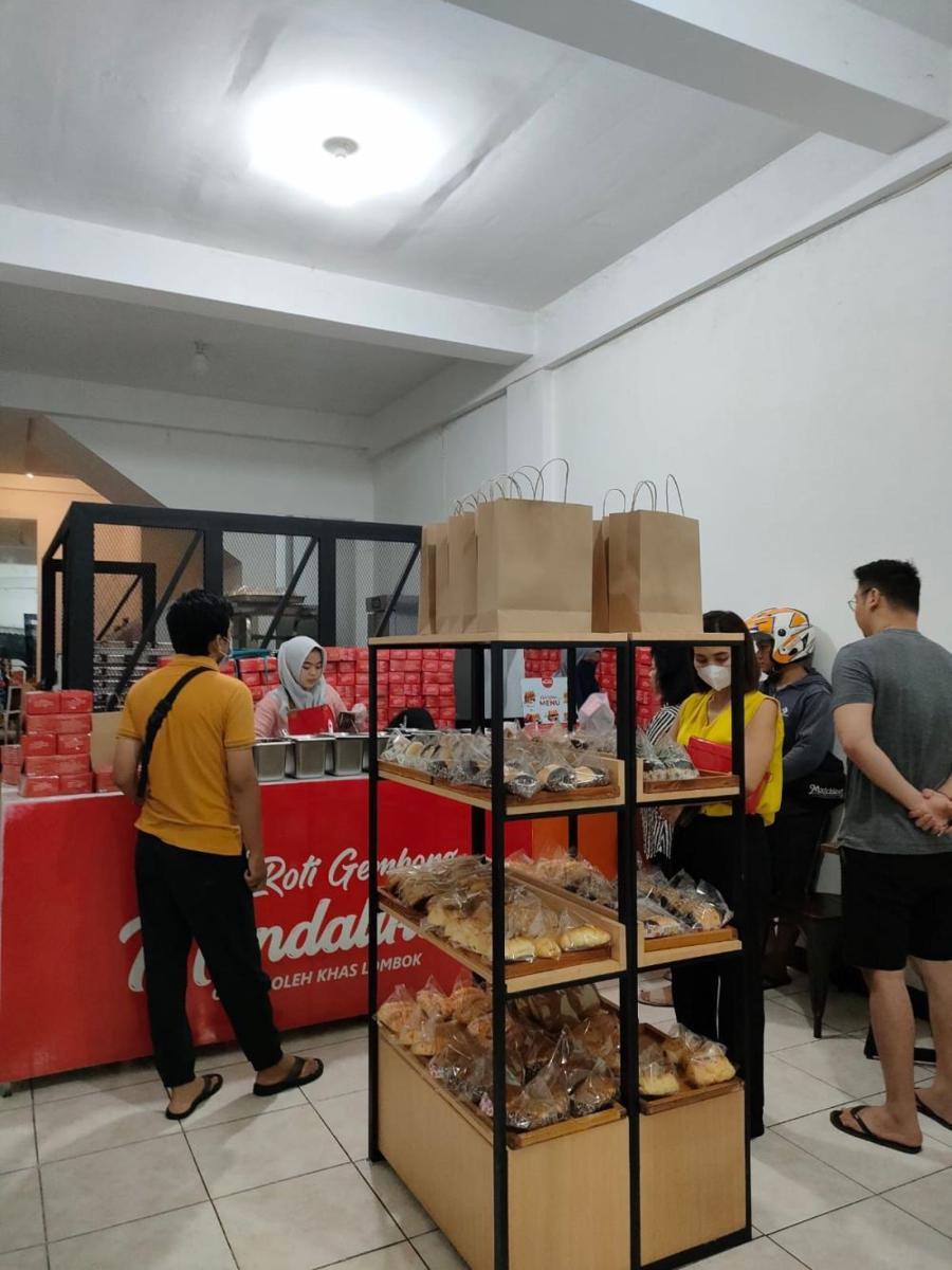 Bangkit dari Pandemik, Roti Gembong Mandalika Kembali dengan Inovasi