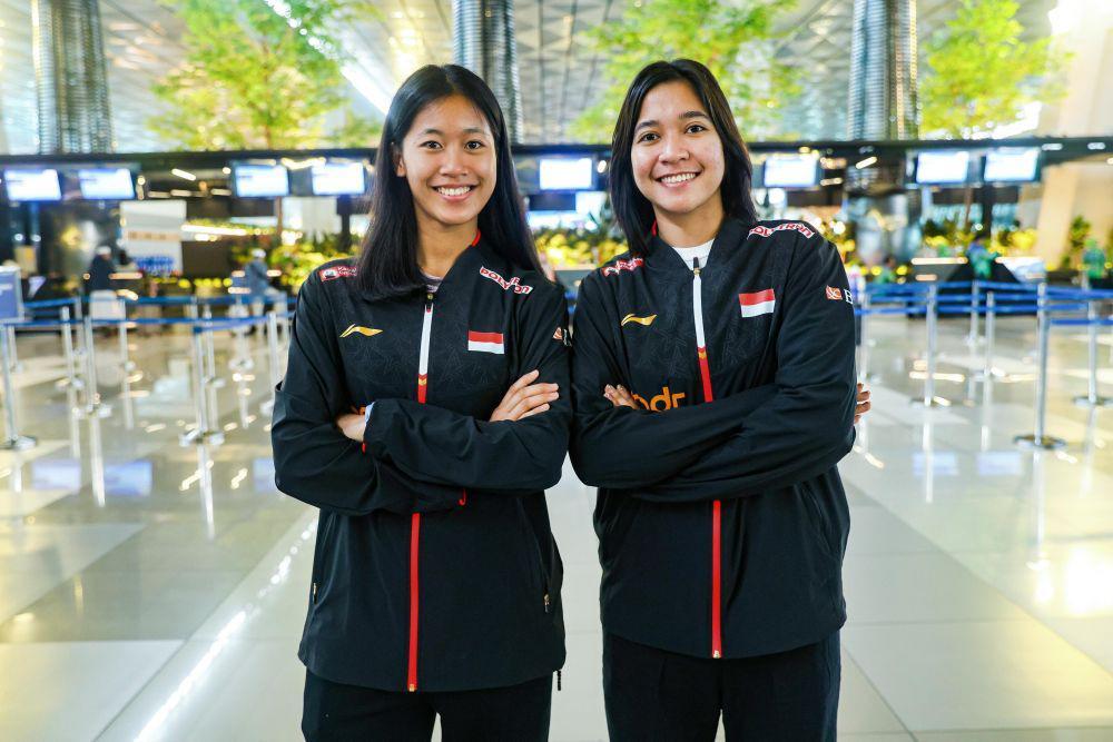 Skuad tunggal putri Indonesia, Putri Kusuma Wardani dan Ester Nurumi Tri Wardoyo jelang keberangkatan ke Xiamen, China untuk Piala Sudirman 2025 (dok.PP PBSI)