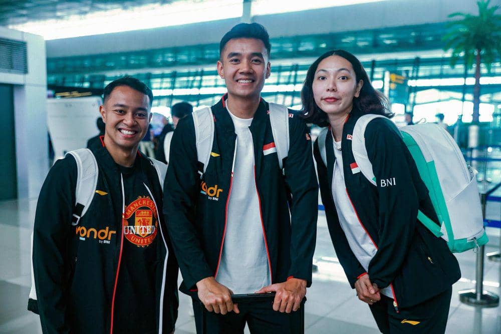 Rehan Naufal Kusharjanto, Bagas Maulana, dan Gloria Emanuelle Widjaja jelang keberangkatan ke Xiamen, China untuk Piala Sudirman 2025 (dok.PP PBSI)