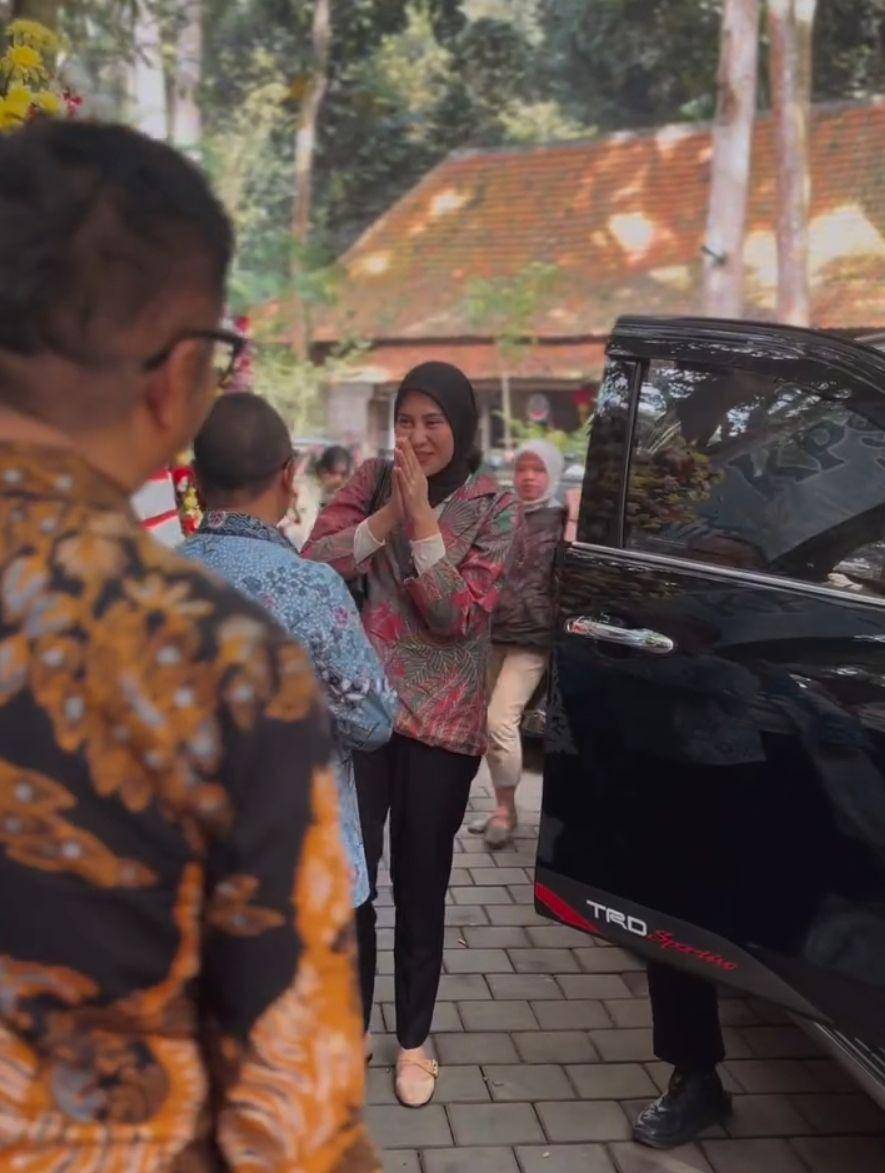 Syahnaz Sadiqah (instagram.com/prokompim_kbb)