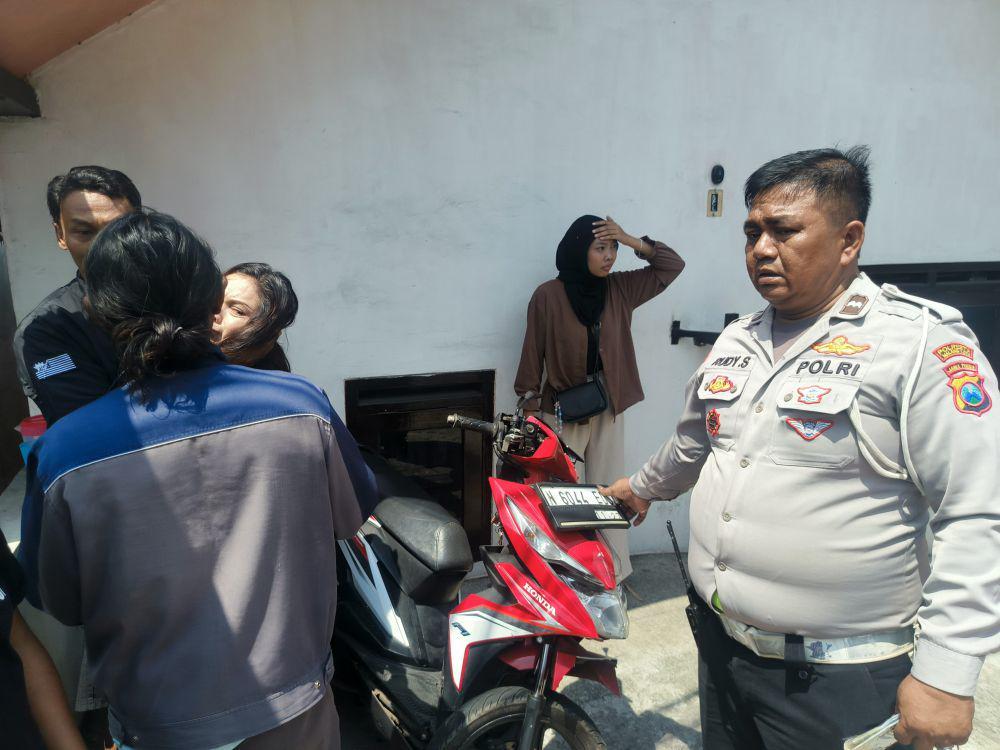 Tak Kuat Nanjak, Truk di Malang Gilas Sepeda Motor