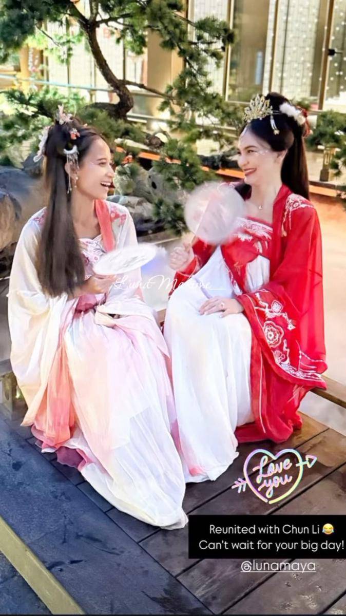 Luna Maya pakai baju tradisional China (instagram.com/lunamaxime_)
