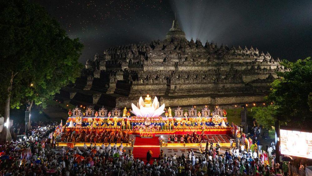 Waisak Borobudur 2025: Perayaan Sakral di Candi Warisan Dunia