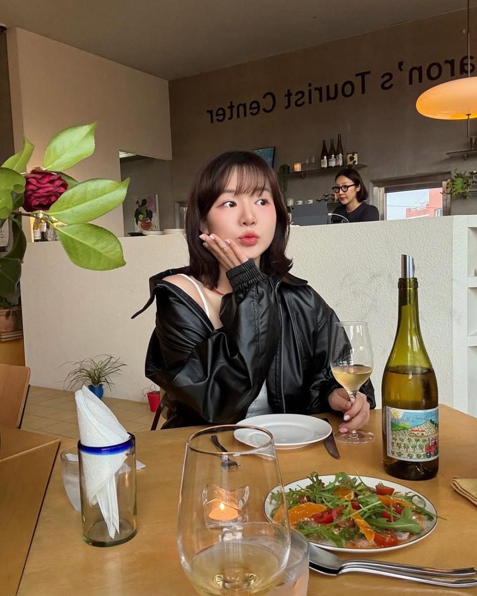 Ji Na (instagram.com/jinjin.pink)