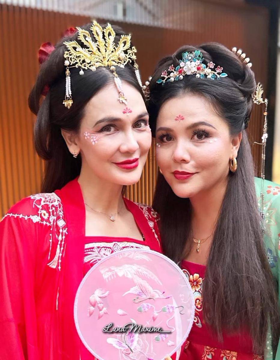 Luna Maya pakai baju tradisional China (instagram.com/lunamaxime_)