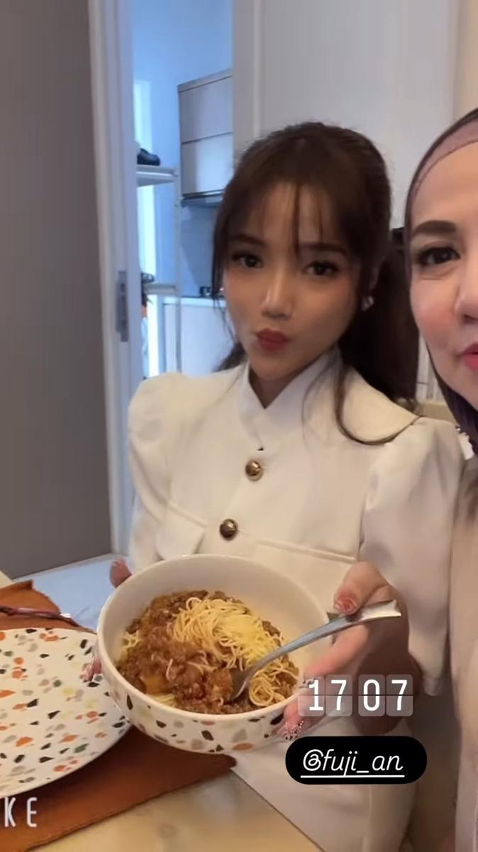 Fuji ke rumah Venna Melinda (instagram.com/vennamelindareal)