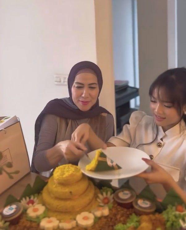 Fuji ke rumah Venna Melinda (instagram.com/erlansyahputra)