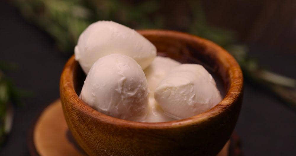 ilustrasi keju mozarella