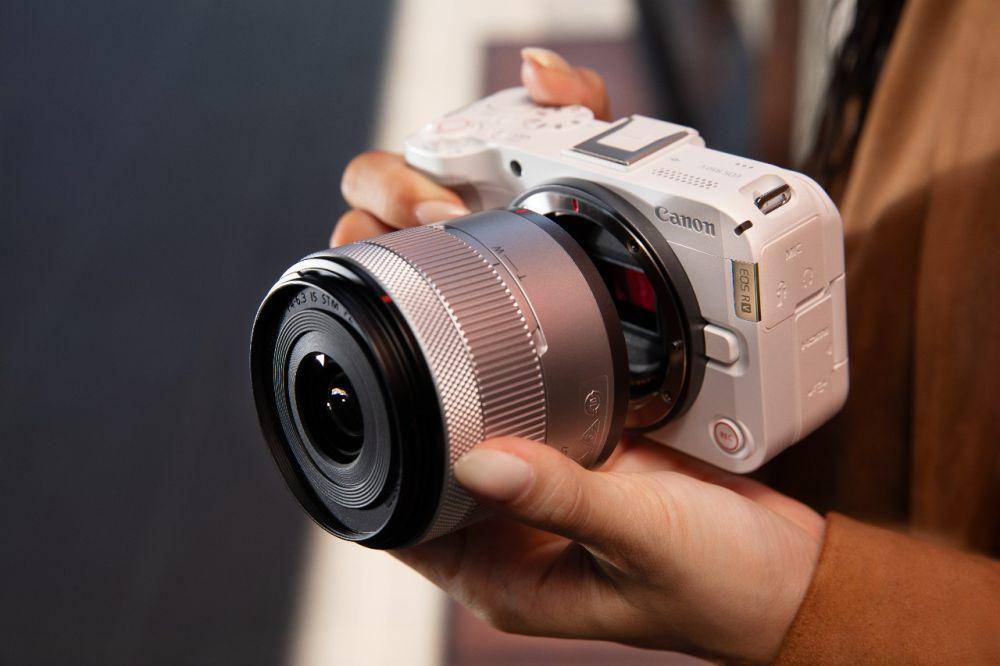Canon EOS R50 V (id.canon)