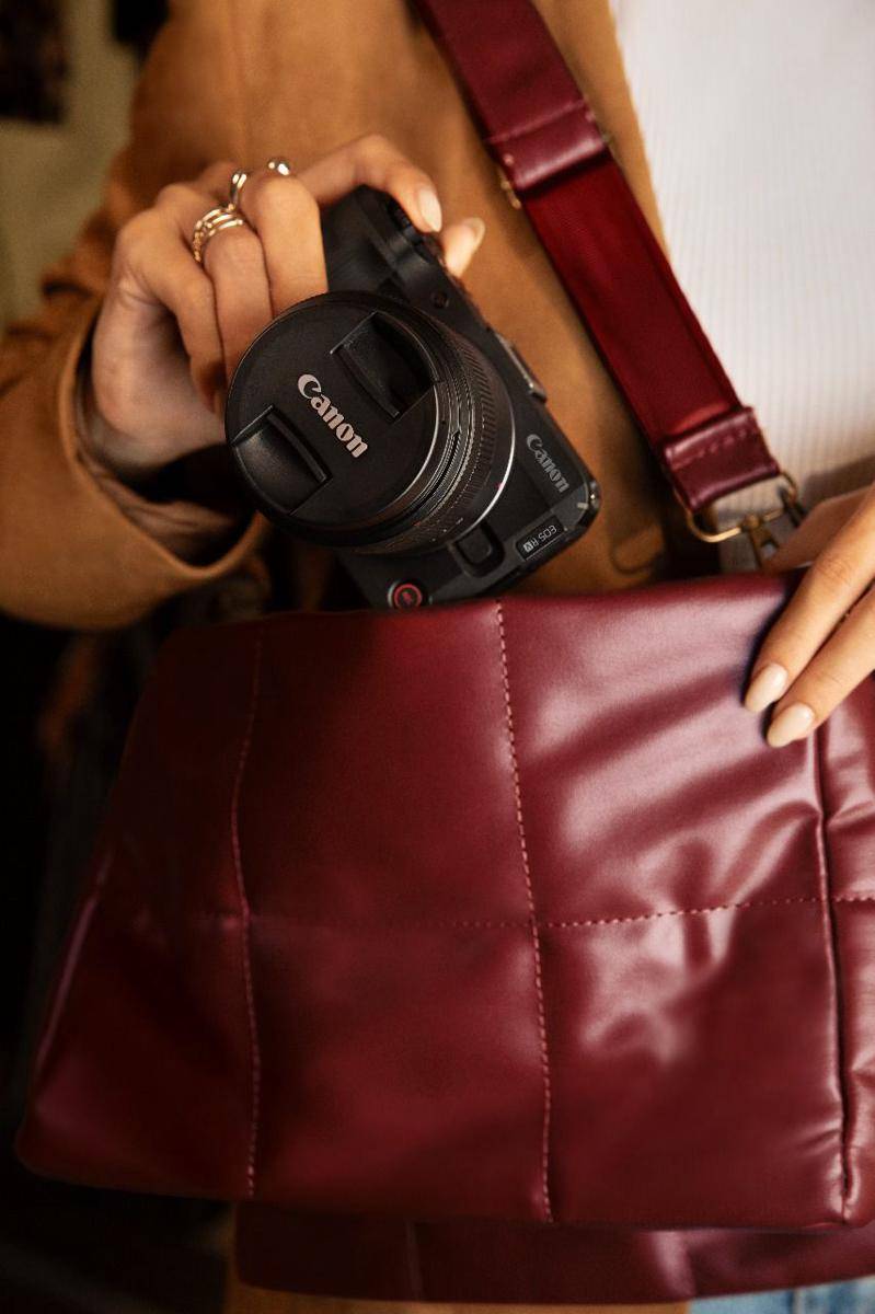Canon EOS R50 V (id.canon)