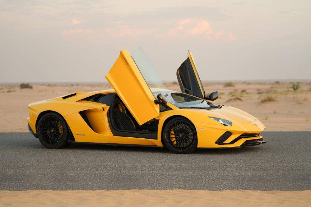 foto lamborghini aventador (pexels.com/fahri tokcan)