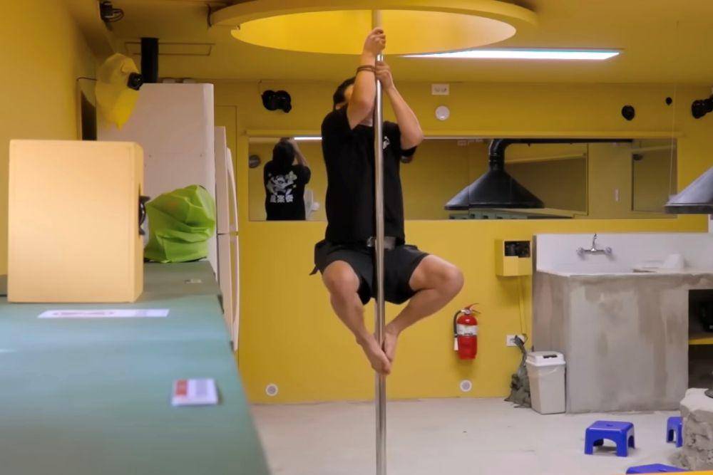 Kian84 dalam variety show Kian's Bizarre BnB (dok. Netflix/Kian's Bizarre BnB)