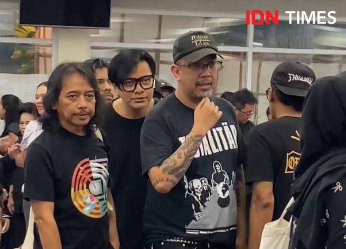 potret suasana rumah duka Ricky Siahaan, Jumat (25/4/2025) (dok. IDN Times/Rani Asnurida)