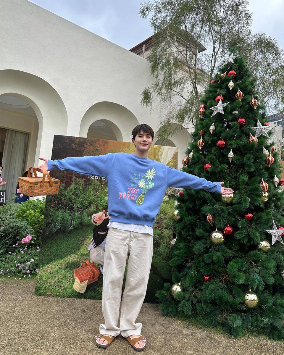 OOTD pakai crewneck ala Inn Sarin (instagram.com/inpitar)