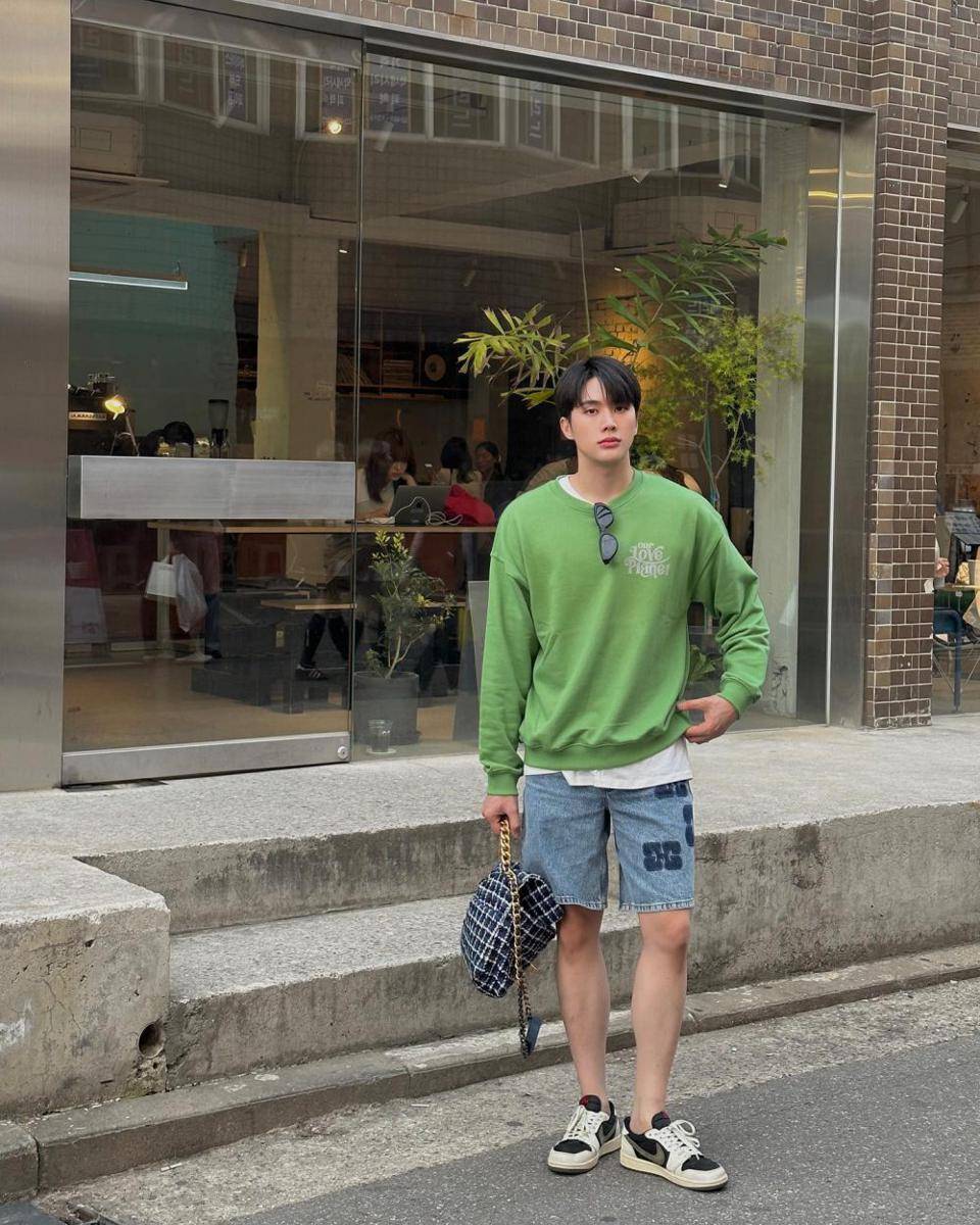 OOTD pakai crewneck ala Inn Sarin (instagram.com/inpitar)