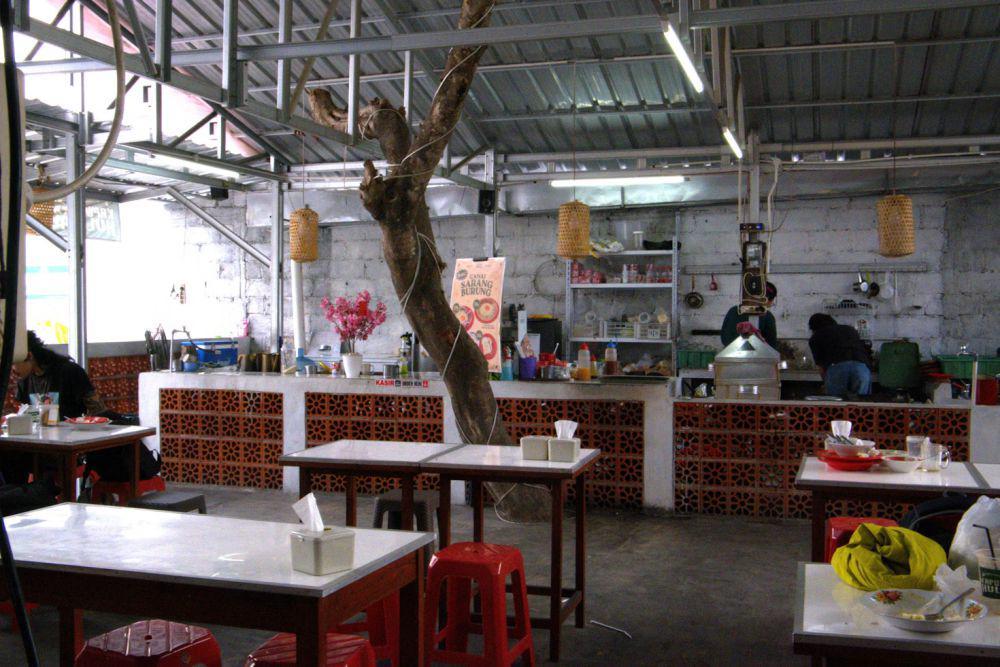 ilustrasi restoran di tempat wisata (unsplash.com/Inna Safa)