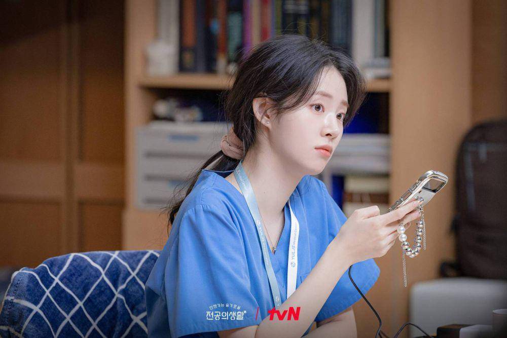 Cuplikan drama Korea Resident Playbook (dok. tvN/Resident Playbook)