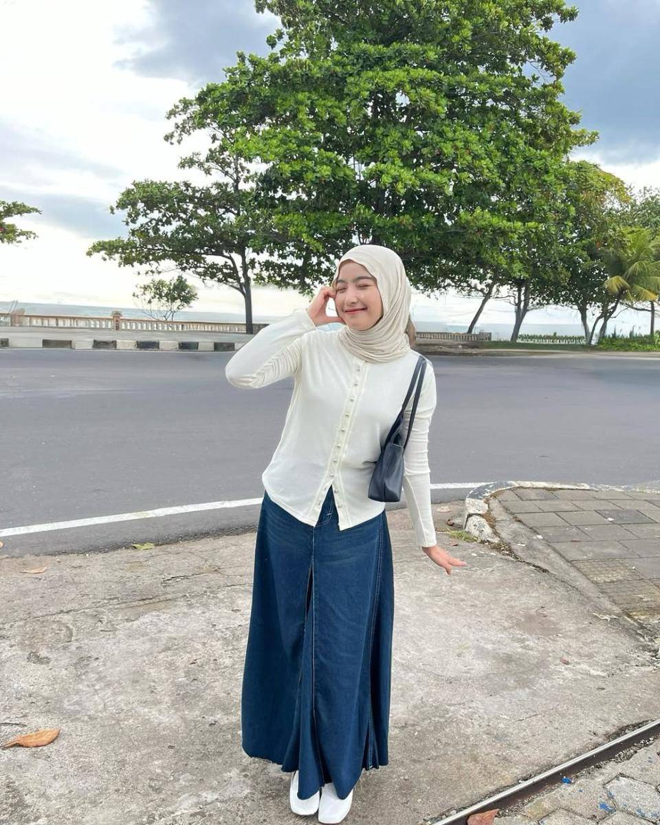 Inspirasi OOTD ala Zakila Angel (instagram.com/bbyjiangel_)