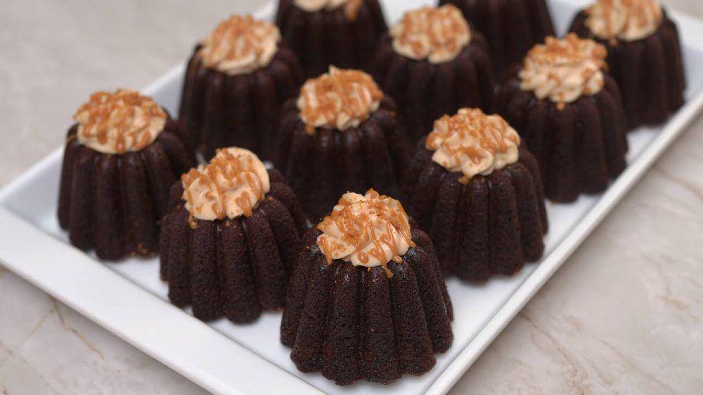 ilustrasi chocolate moist cake Lotus (YouTube.com/Lis Achmady)