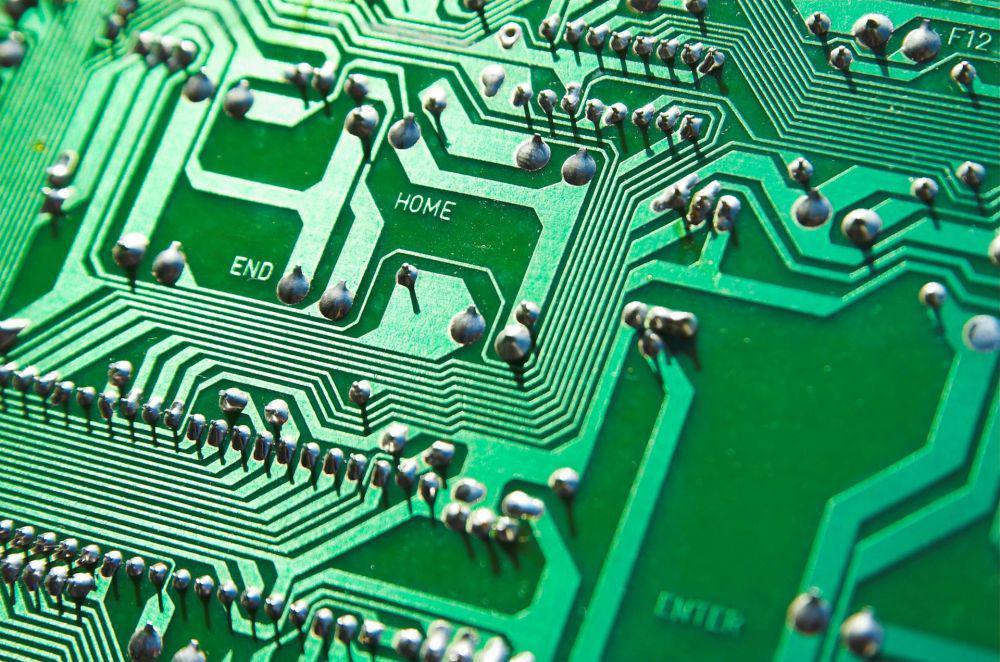 Kenapa Papan Sirkuit (PCB) Berwarna Hijau? Ini Fakta Menariknya