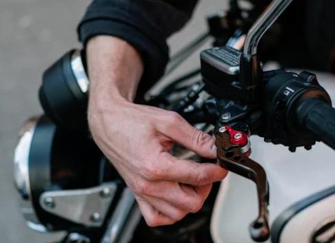 Kenapa Suara Klakson Motor Terdengar Cempreng? Cek Bagian Ini