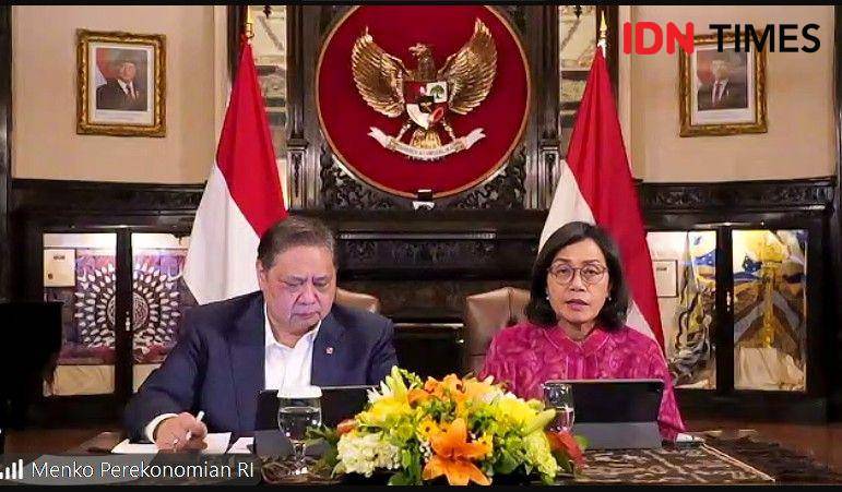 Menteri Koordinator Bidang Perekonomian, Airlangga Hartarto dan Menteri Keuangan Sri Mulyani memberikan penjelasan terkait perkembangan negosiasi dengan AS. (IDN Times/Triyan).