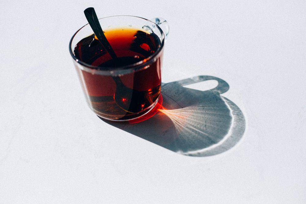 ilustrasi teh hangat (unsplash.com/Volkan Kaçmaz)