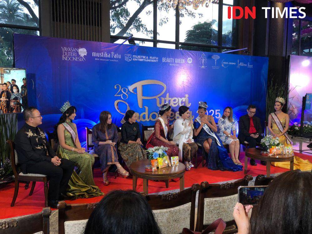 Red Carpet dan Sashing Ceremony Pemilihan Puteri Indonesia 2025 di Hutan Kota by Plataran. 24 April 2025. (IDN Times/Aditya Mustaqim)