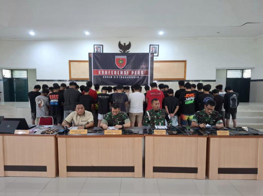 Penangkapan 40 Terduga Penipu Online oleh TNI Dinilai Langgar Wewenang