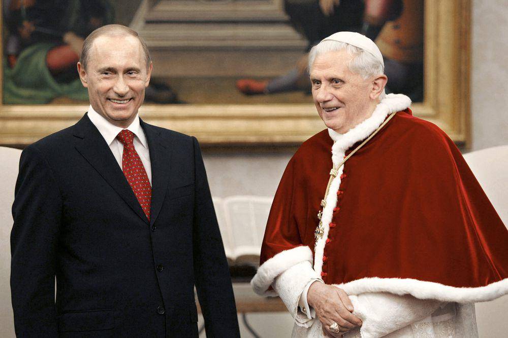 kunjungan Vladimir Putin ke Kota Vatikan bertemu Paus Benediktus XVI pada 13 Maret 2007 (commons.wikimedia.org/Presidential Press and Information Office)