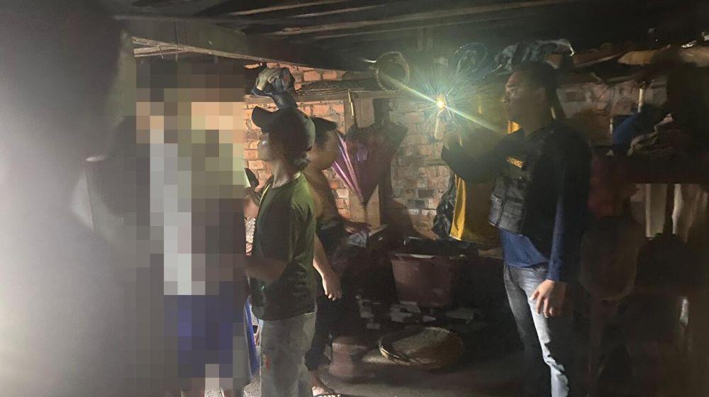 Nenek di OKI Histeris Temukan Cucunya Tewas Tak Wajar di Rumah