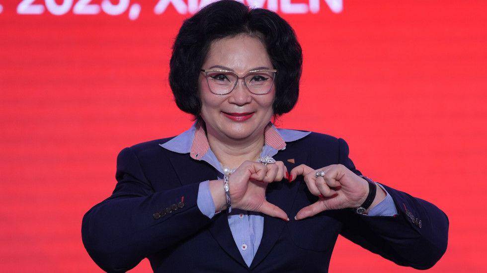 Khunying Patama Leeswadtrakul asal Thailand terpilih sebagai Presiden BWF untuk periode 2025-2029 (https://bwfbadminton.com/)