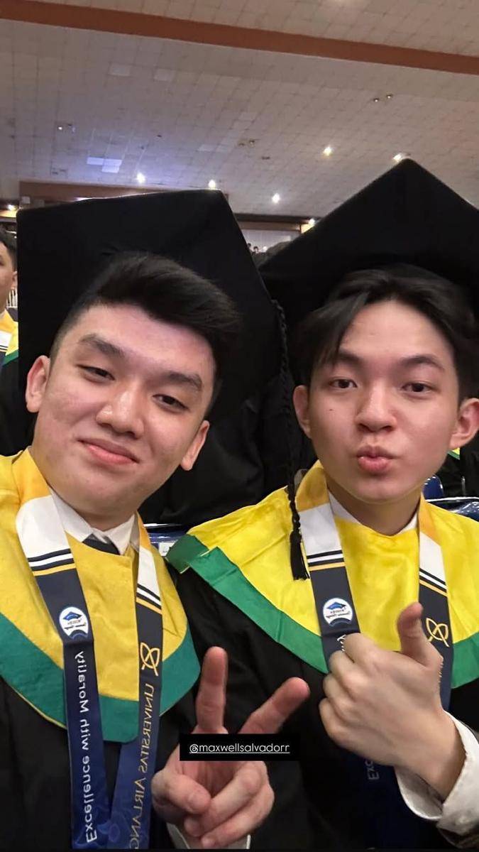 Maxwell Clash of Champions wisuda (instagram.com/maxwellsalvadorr)