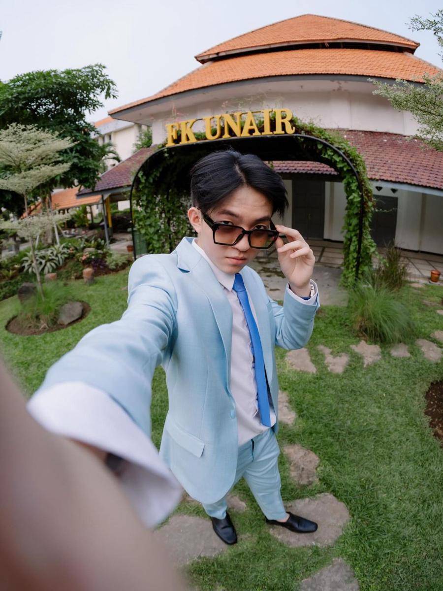 Maxwell Clash of Champions wisuda (instagram.com/maxwellsalvadorr)