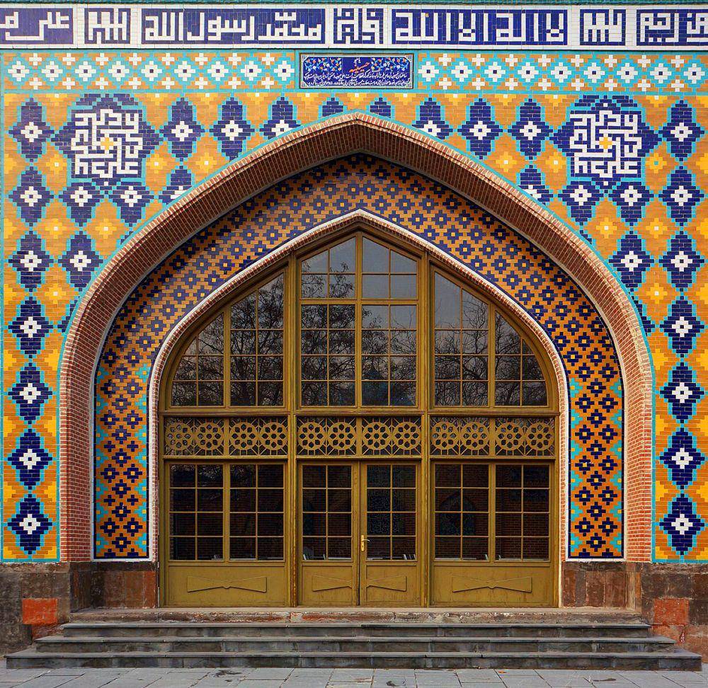 potret pintu masuk Masjid Biru Yerevan (commons.wikimedia.org/Armenak Margarian)