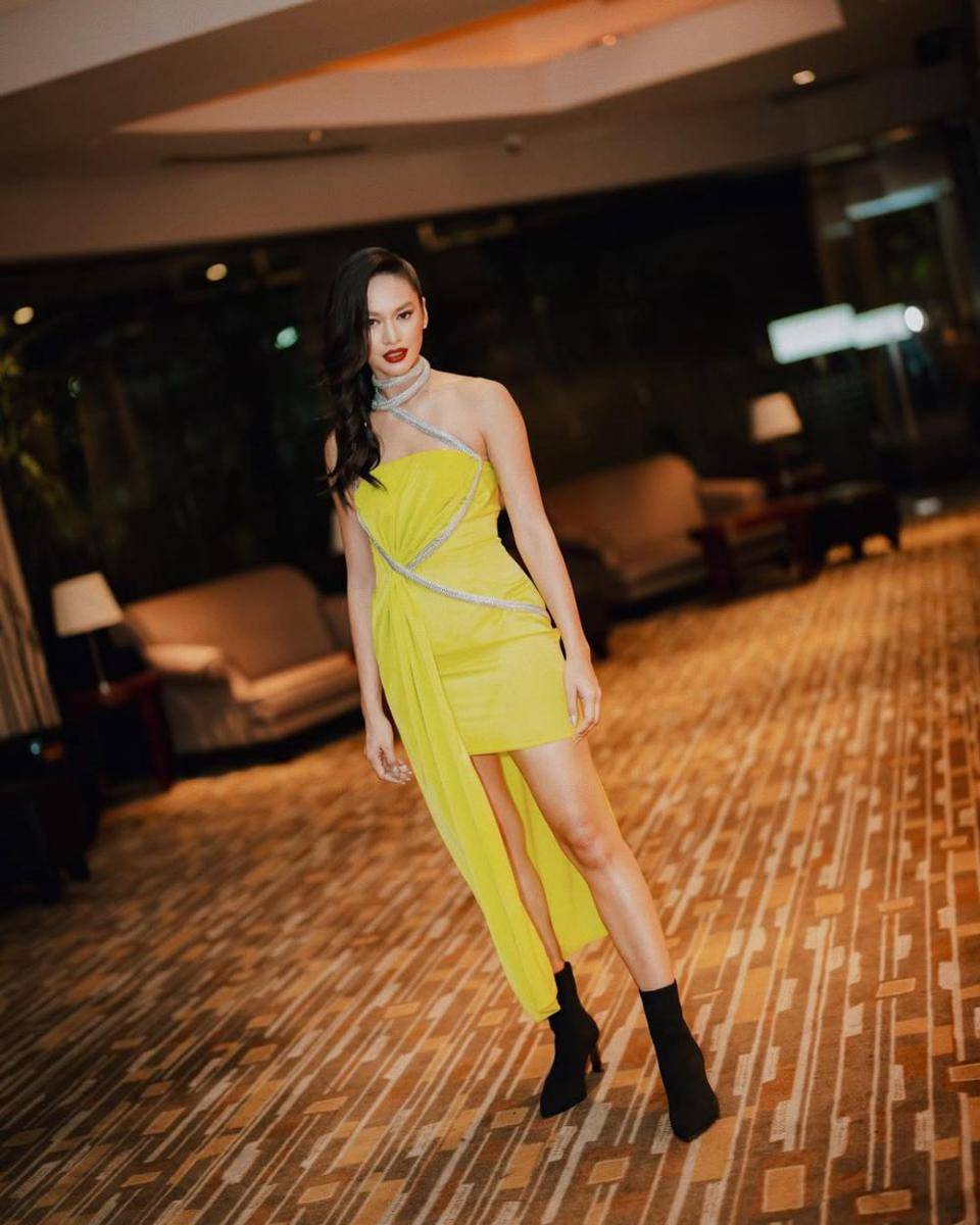 ragam dress untuk acara formal ala Hana Malasan (instagram.com/hanamalasan)