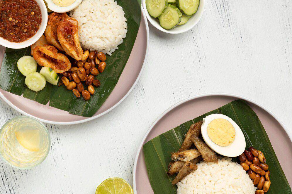 Nasi daun jeruk rice cooker (freepik.com/freepik)