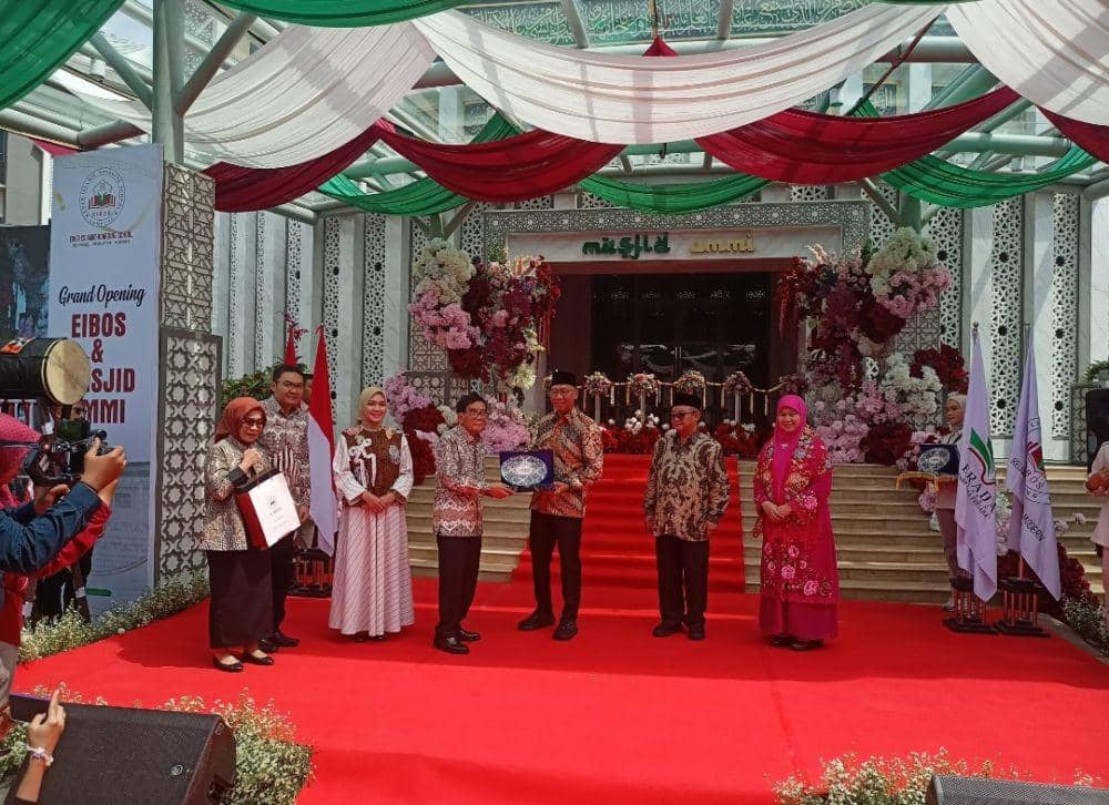 Gubernur Lampung, Rahmat Mirzani Djausal saat membuka masjid Ummi di EIBOS Lampung. (IDN Times/Muhaimin)