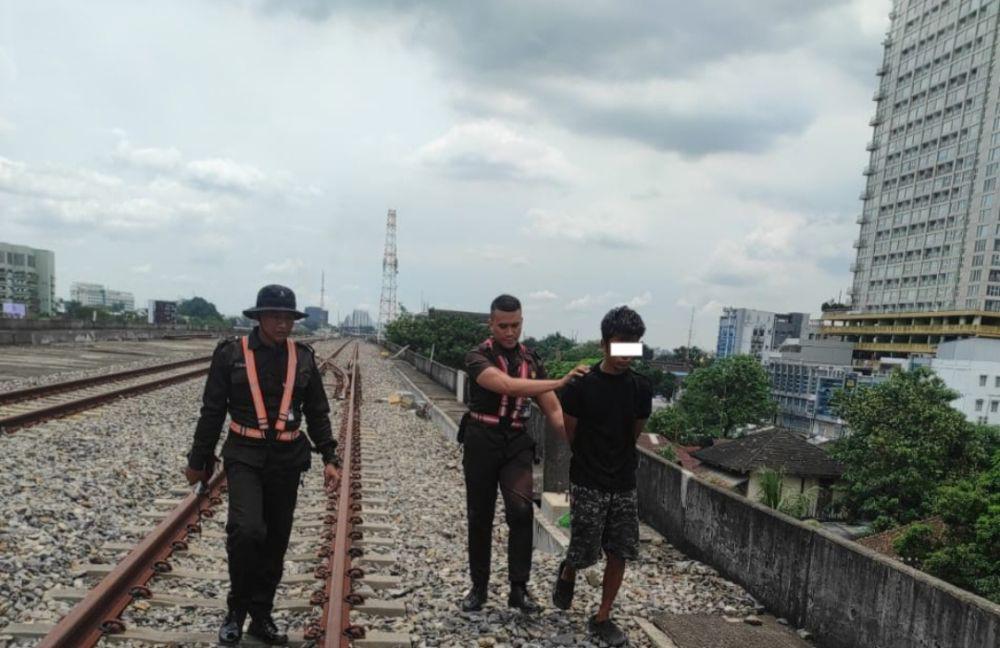Curi Kabel, Pria Ini Nekat Sembunyi di Gorong-gorong