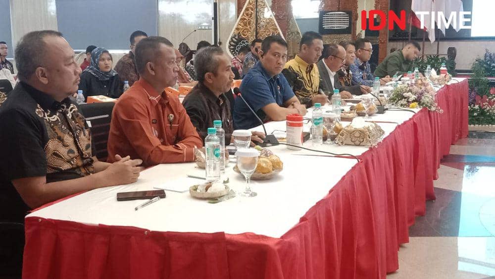 Kakanwil HAM Jateng Mustafa Baleng bersama jajaran LPSK saat acara bersama DPR RI. (IDN Times/Fariz Fardianto)
