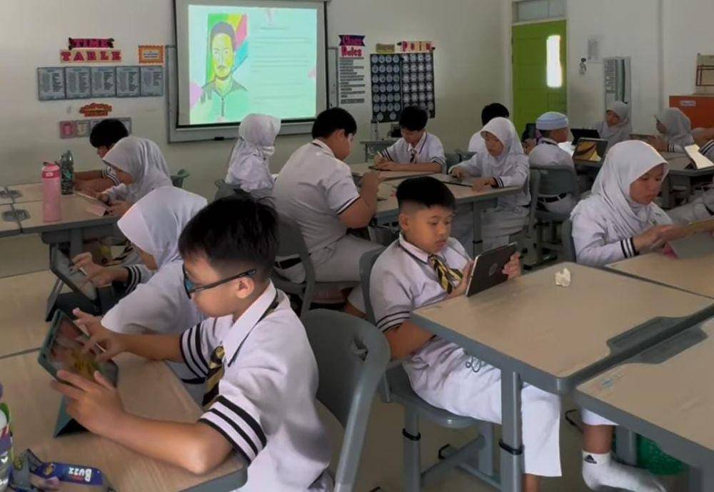 Pembelajaran ekstra kulikuler animasi yang dilakukan di SD Al Azhar Cairo Palembang (Dok: Rahmat Prayuda)