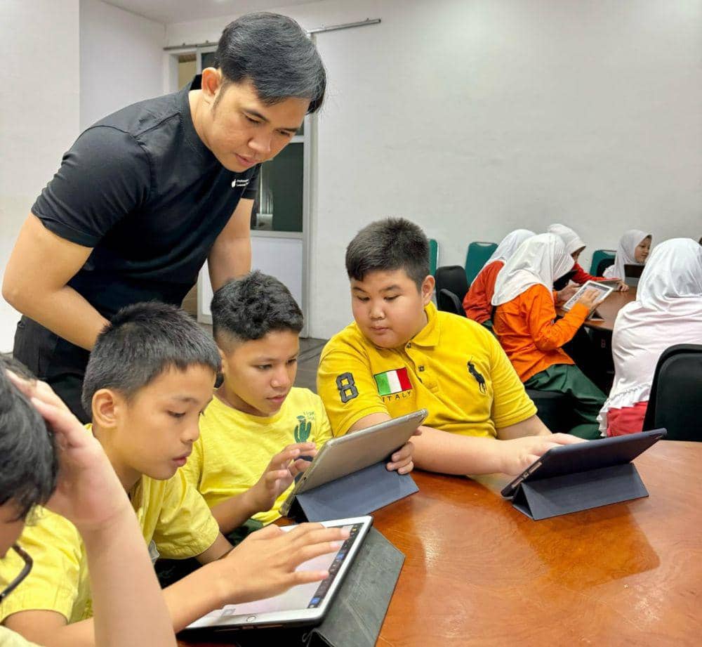 Pembelajaran ekstra kulikuler animasi yang dilakukan di SD Al Azhar Cairo Palembang (Dok: Rahmat Prayuda)