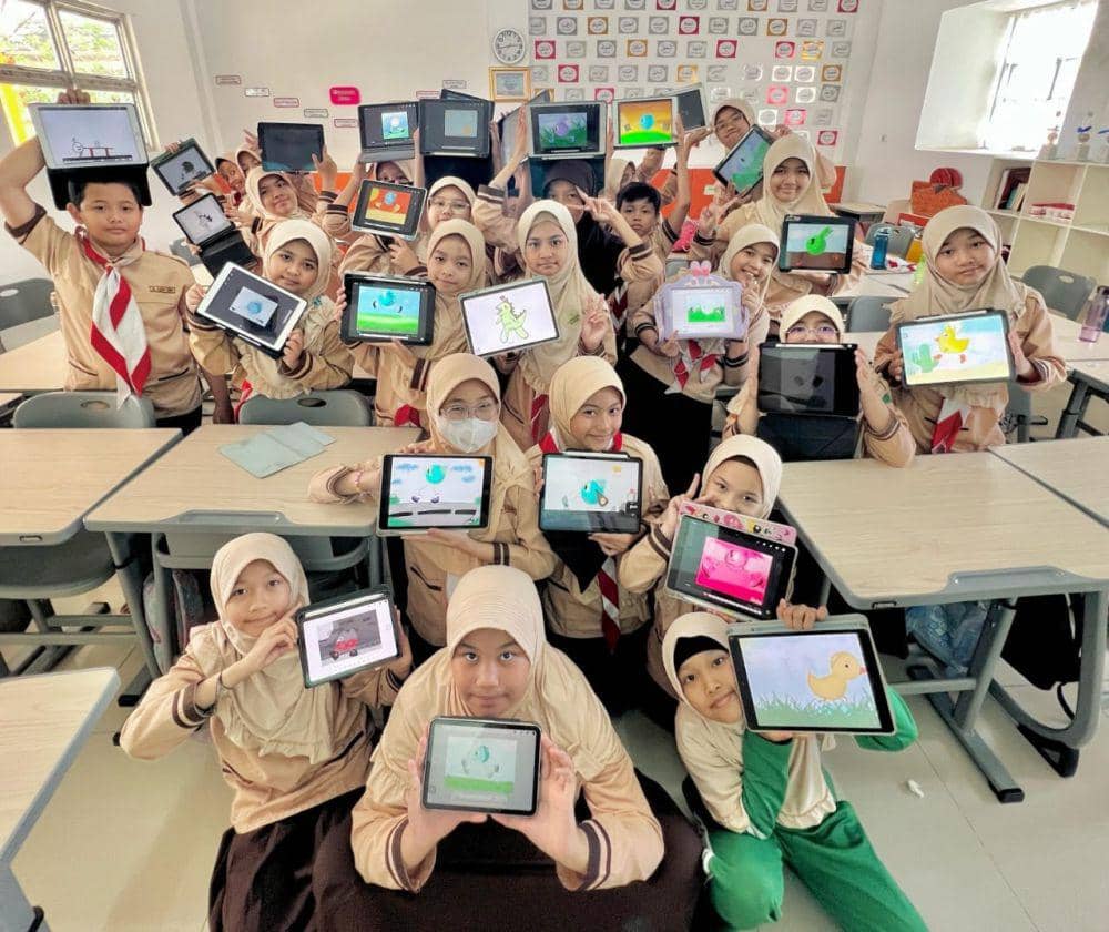 Pembelajaran ekstra kulikuler animasi yang dilakukan di SD Al Azhar Cairo Palembang (Dok: Rahmat Prayuda)