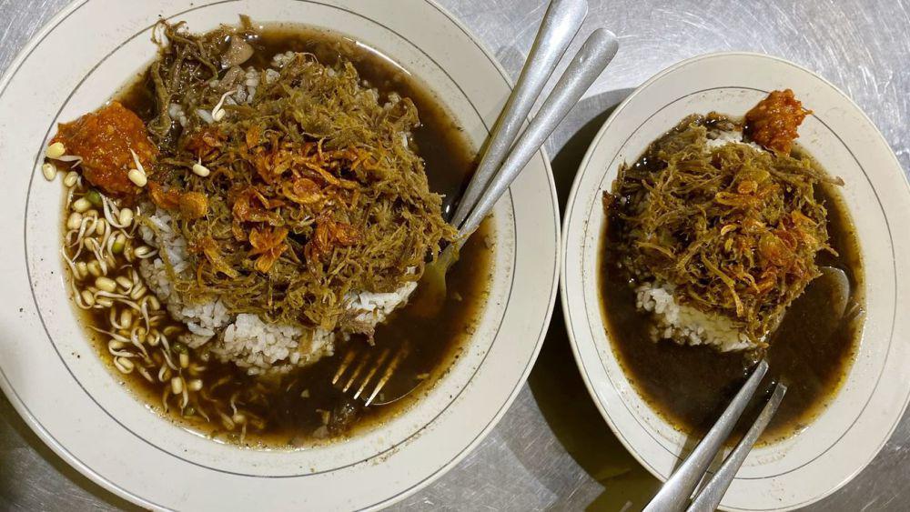 6 Warung Nasi Rawon Dekat UNEJ, Rempahnya Nendang!