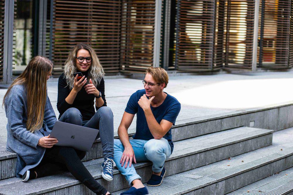 5 Alasan Mahasiswa Semester Akhir Harus Punya Inner Circle yang Kuat