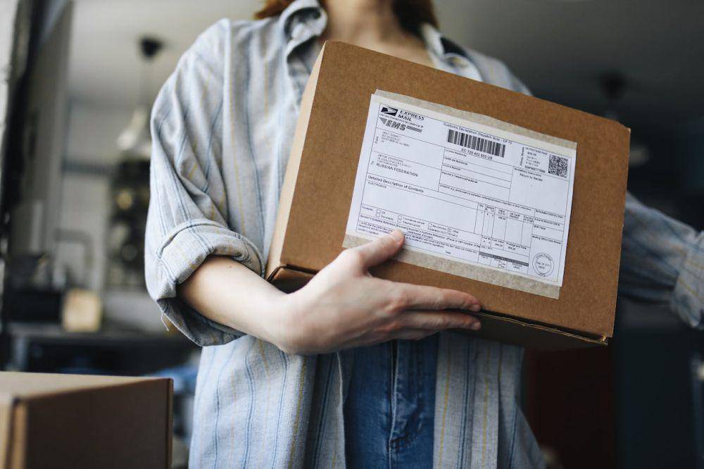 ilustrasi paket (pexels.com/Polina Tankilevitch)