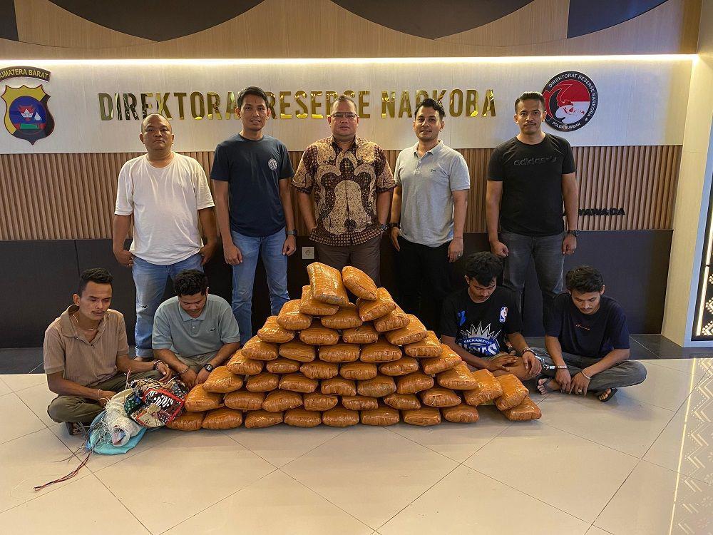 Simpan dan Bawa 47 Kilogram Ganja, 4 Pemuda di Sumbar Dibekuk Polisi