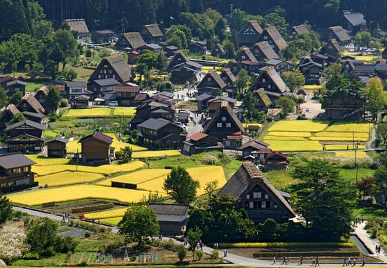 Shirakawa-go (commons.wikimedia.org/663highland)