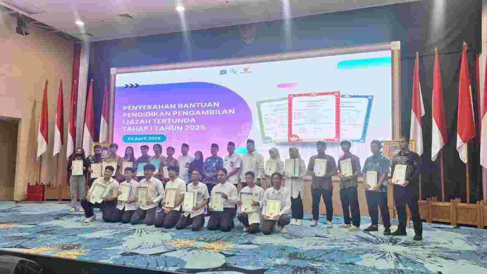 Progam tebus ijazah sebagai bentuk kepedulian Pemprov DKI akan masa depan anak di Jakarta (jakarta.go.id)