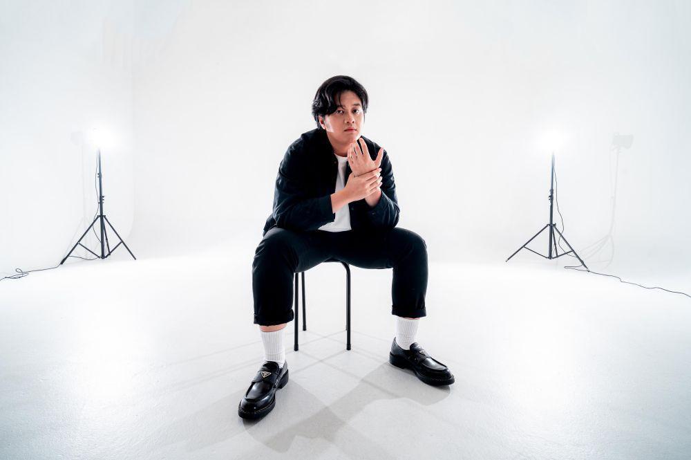 Ravi Andika Rilis Single Berbahasa Indonesia Berjudul 'Kembali?'